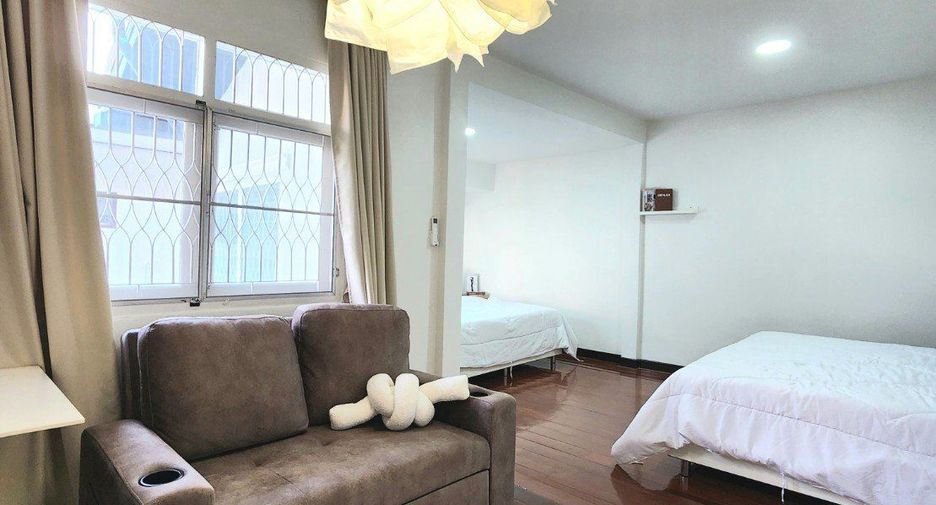 Haus zur Miete mit 6 Zimmer in Huai Khwang, Bangkok