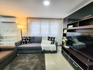 Casa en alquiler de 6 habitaciones en Huai Khwang, Bangkok