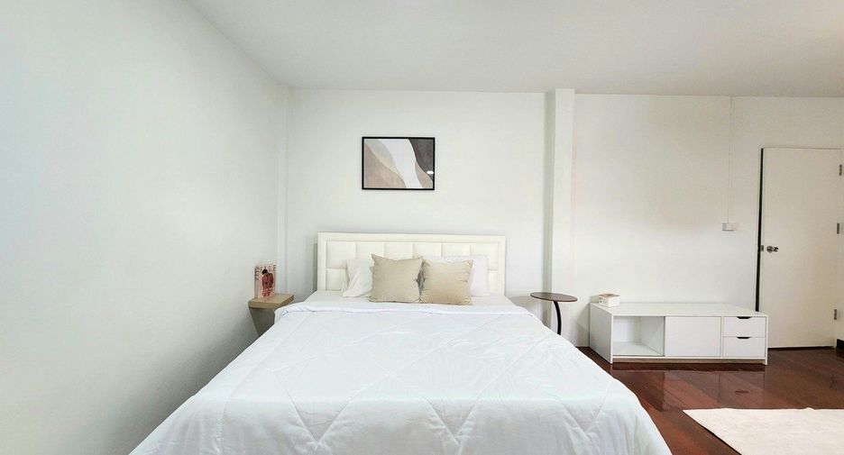 Haus zur Miete mit 6 Zimmer in Huai Khwang, Bangkok