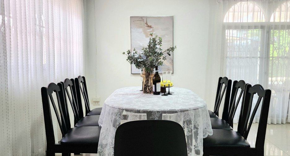 Haus zur Miete mit 6 Zimmer in Huai Khwang, Bangkok