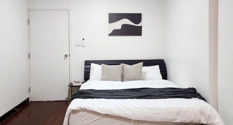 Haus zur Miete mit 6 Zimmer in Huai Khwang, Bangkok