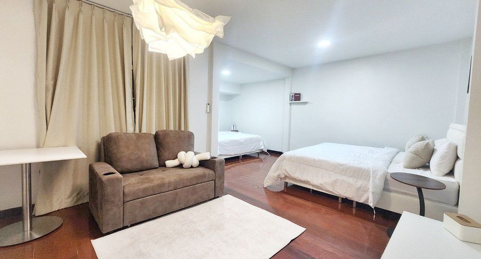 Haus zur Miete mit 6 Zimmer in Huai Khwang, Bangkok