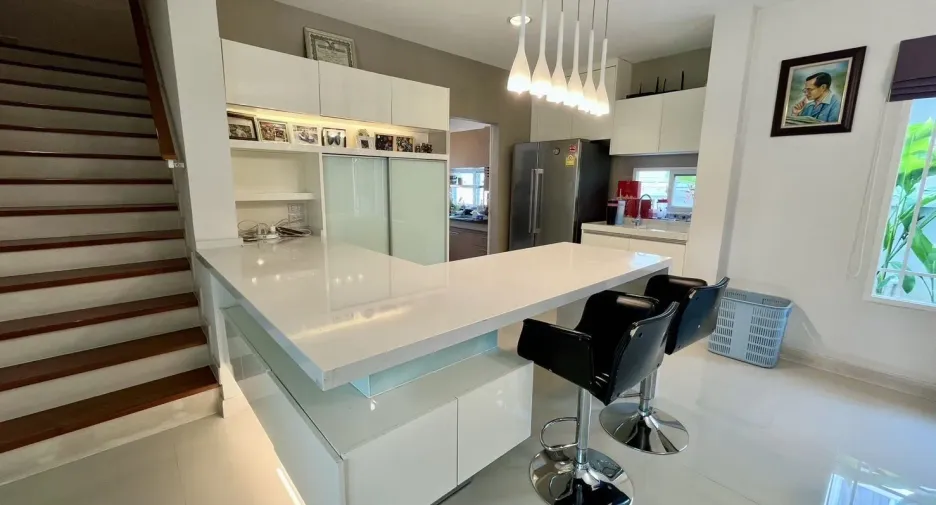 Casa en venta de 4 habitaciones en San Kamphaeng, Chiang Mai