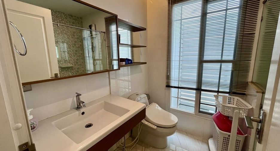 Casa en venta de 4 habitaciones en San Kamphaeng, Chiang Mai