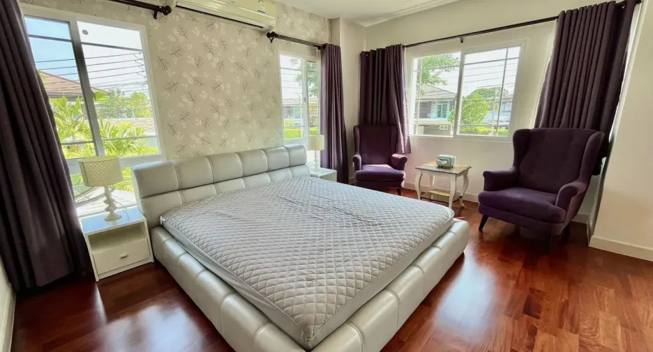 Casa en venta de 4 habitaciones en San Kamphaeng, Chiang Mai