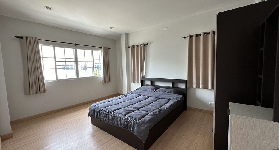 For rent 3 bedrooms house in San Kamphaeng, Chiang Mai