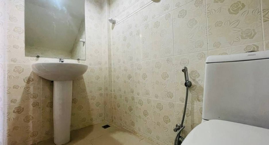 For sale 6 bedrooms townhouse in Hang Dong, Chiang Mai
