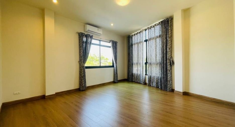For sale 6 bedrooms townhouse in Hang Dong, Chiang Mai