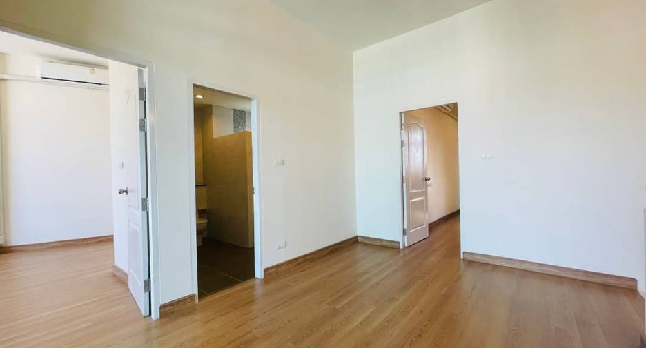 For sale 6 bedrooms townhouse in Hang Dong, Chiang Mai