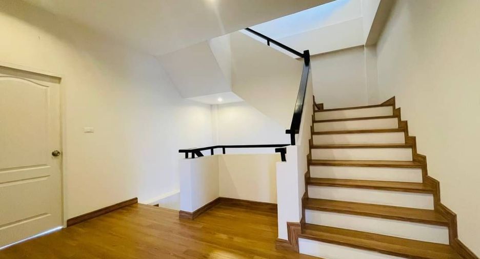 For sale 6 bedrooms townhouse in Hang Dong, Chiang Mai