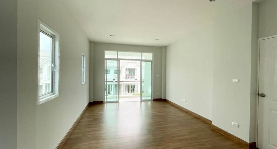 For sale 3 bedrooms house in San Kamphaeng, Chiang Mai