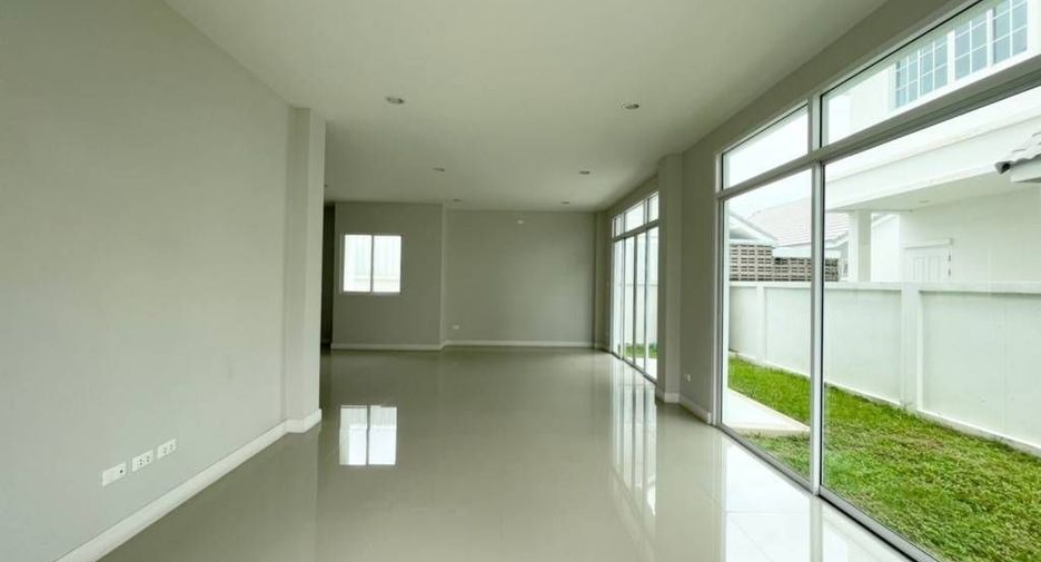 For sale 3 bedrooms house in San Kamphaeng, Chiang Mai