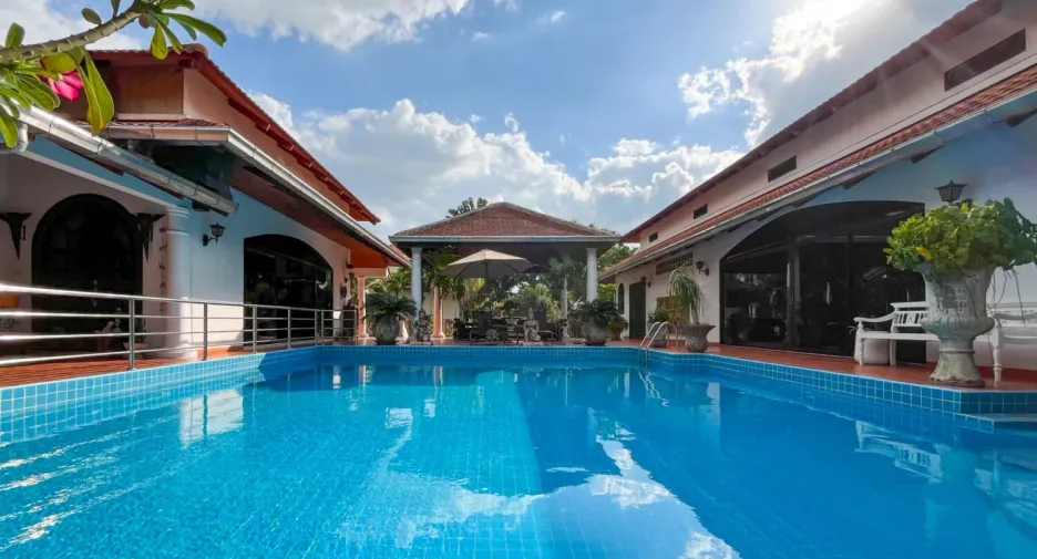 For sale 6 bedrooms house in Bang Lamung, Chonburi