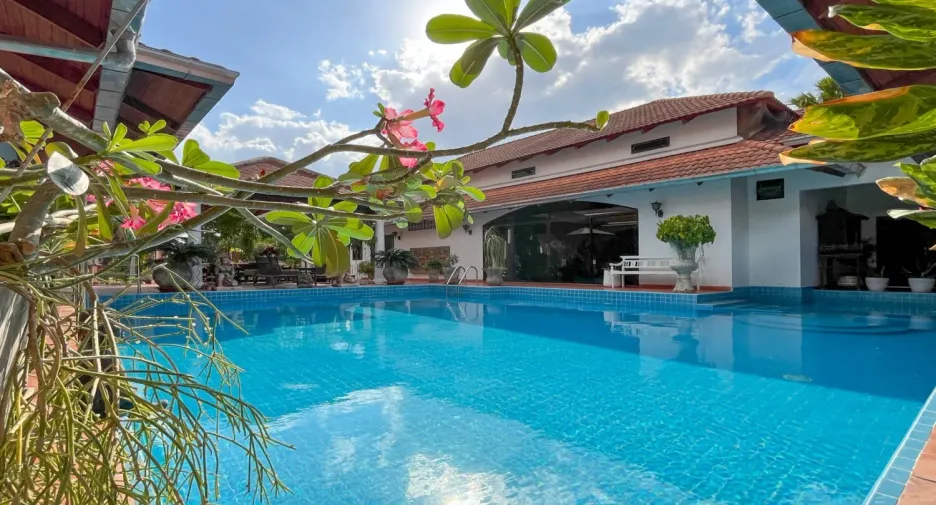 For sale 6 bedrooms house in Bang Lamung, Chonburi