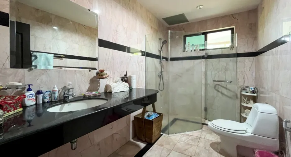 For sale 6 bedrooms house in Bang Lamung, Chonburi