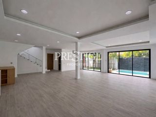 À vendre et à louer 5 chambres maison à Bang Lamung, Chonburi