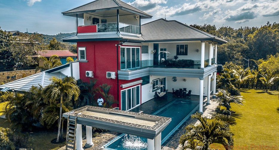 For sale 4 bedrooms house in Sattahip, Chonburi