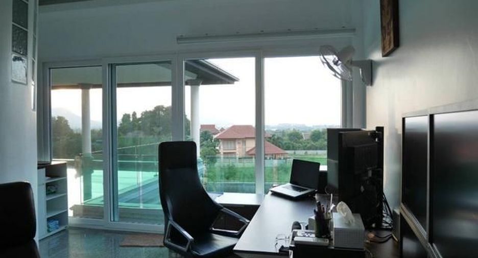 For sale 4 bedrooms house in Sattahip, Chonburi