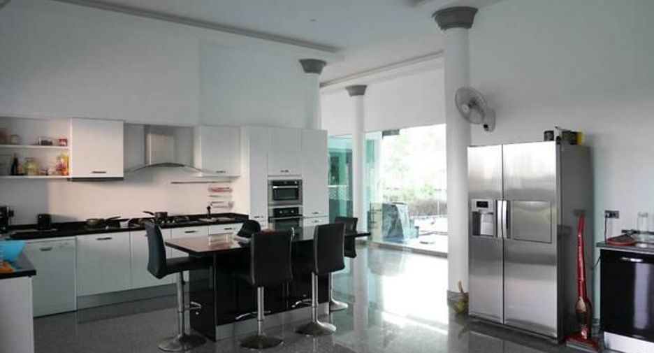 For sale 4 bedrooms house in Sattahip, Chonburi