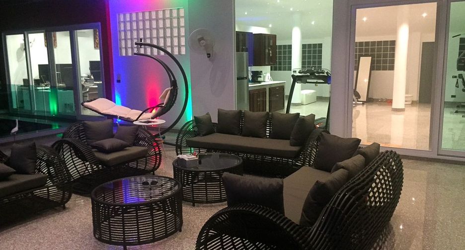 For sale 4 bedrooms house in Sattahip, Chonburi