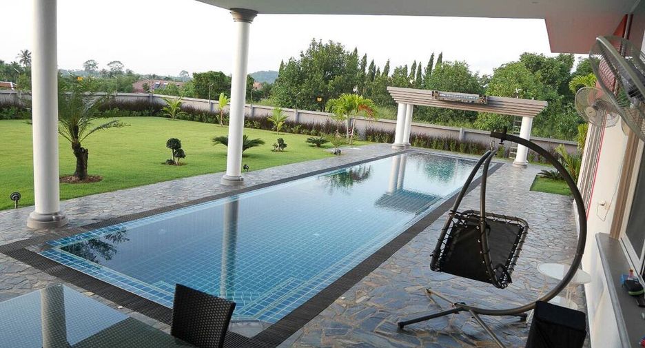 For sale 4 bedrooms house in Sattahip, Chonburi