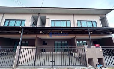 Casa en alquiler de 3 habitaciones en Bang Lamung, Chonburi