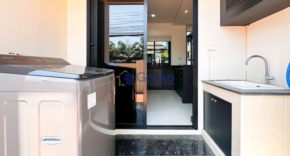 For rent and for sale 4 bedrooms house in Bang Lamung, Chonburi