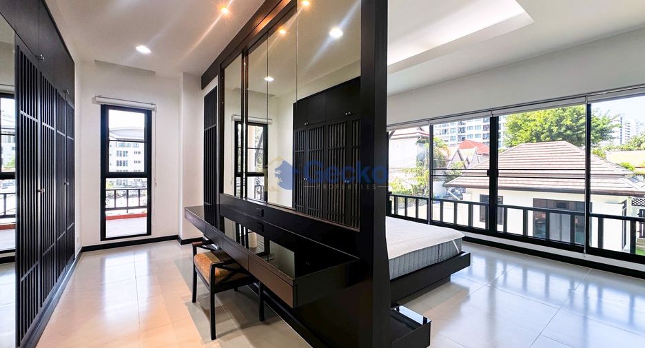 For rent and for sale 4 bedrooms house in Bang Lamung, Chonburi