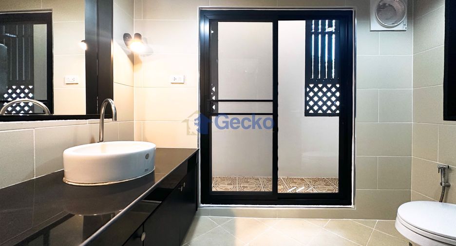 For rent and for sale 4 bedrooms house in Bang Lamung, Chonburi