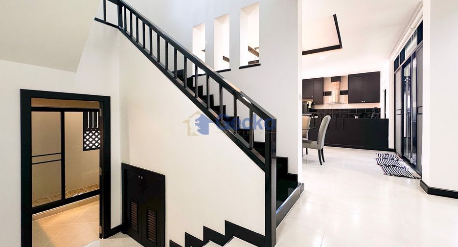 For rent and for sale 4 bedrooms house in Bang Lamung, Chonburi