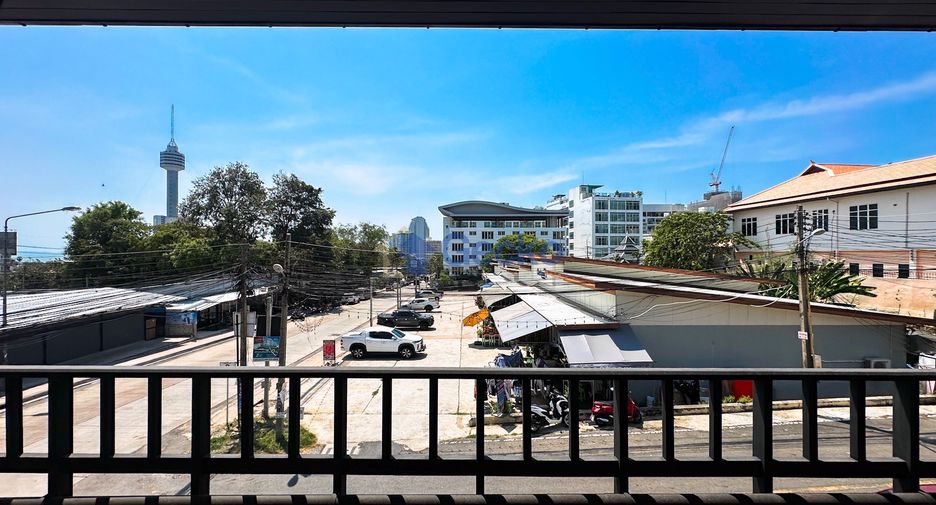 For rent and for sale 4 bedrooms house in Bang Lamung, Chonburi