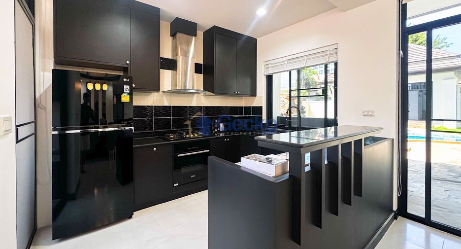 For rent and for sale 4 bedrooms house in Bang Lamung, Chonburi