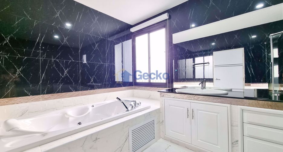 For rent and for sale 3 bedrooms house in Bang Lamung, Chonburi