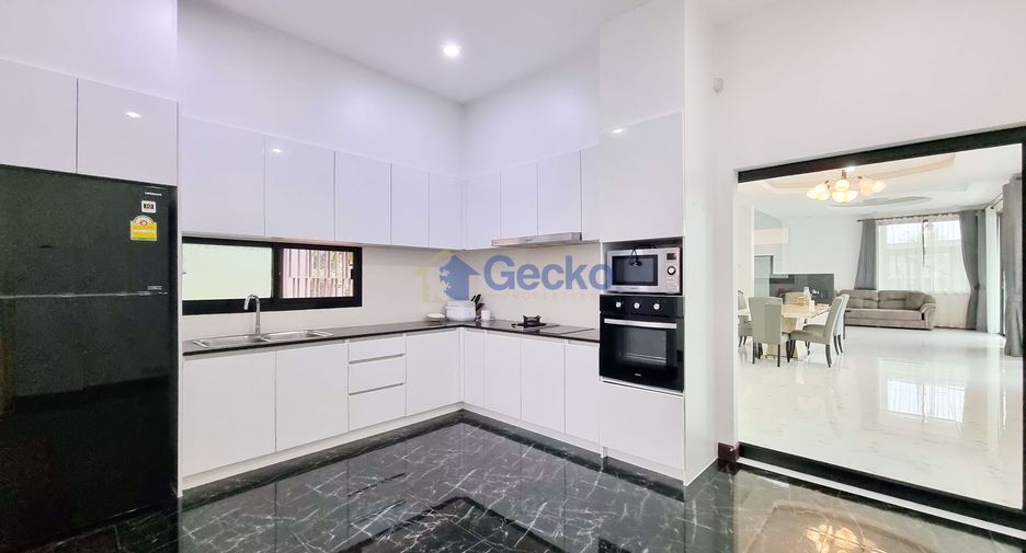 For rent and for sale 3 bedrooms house in Bang Lamung, Chonburi