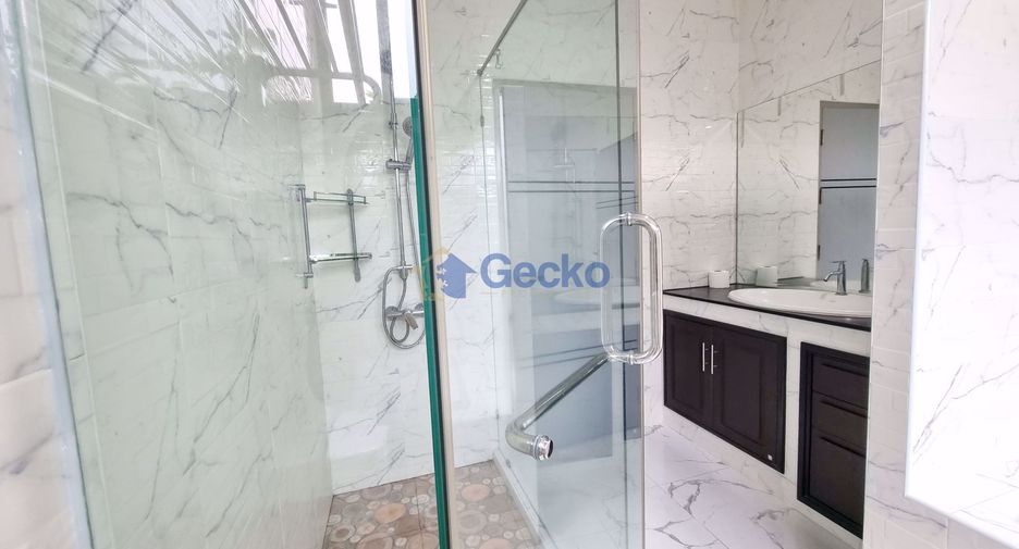 For rent and for sale 3 bedrooms house in Bang Lamung, Chonburi