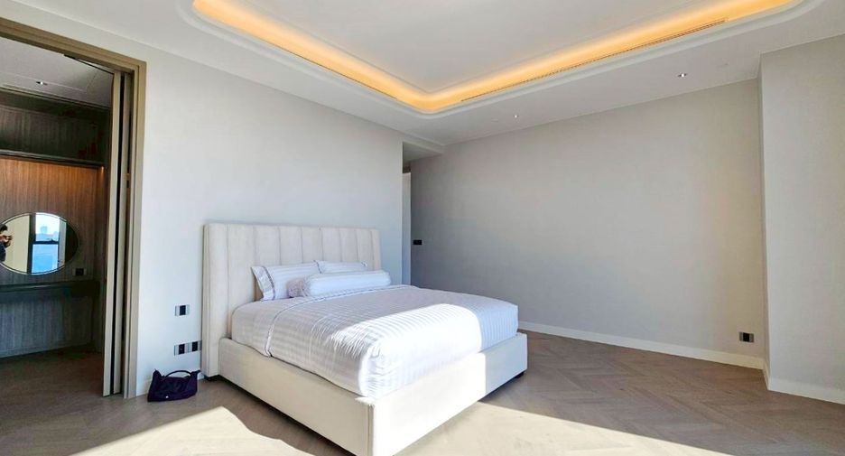 For rent and for sale 3 bedrooms condo in Sathon, Bangkok