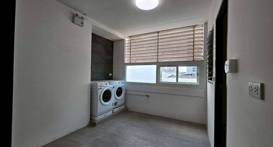 For rent 4 bedrooms condo in Khlong Toei, Bangkok