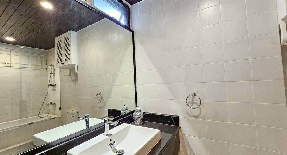 For rent 4 bedrooms condo in Khlong Toei, Bangkok