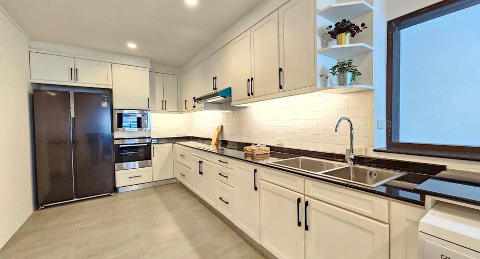 For rent 4 bedrooms condo in Khlong Toei, Bangkok