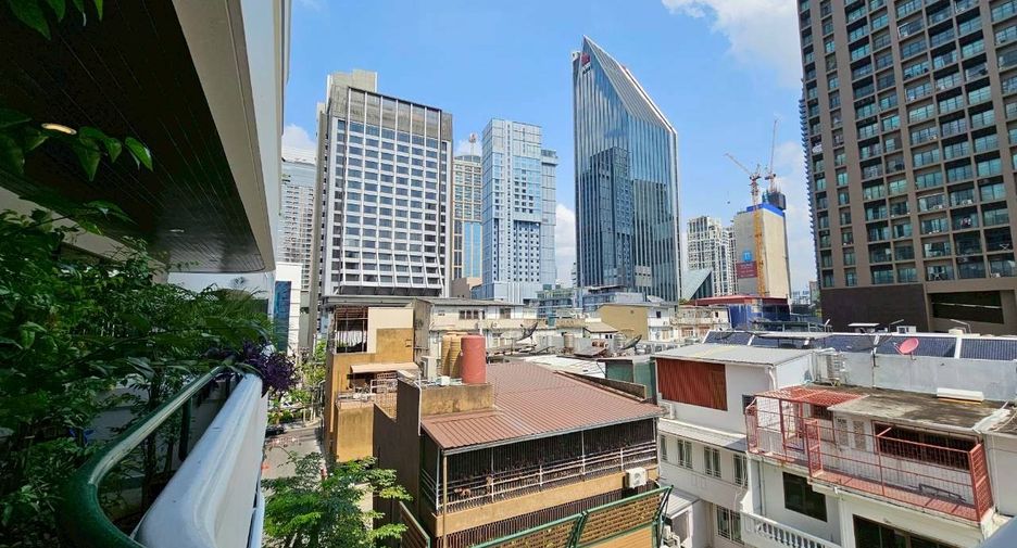 For rent 4 bedrooms condo in Khlong Toei, Bangkok