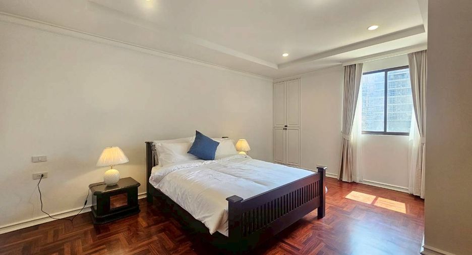 For rent 4 bedrooms condo in Khlong Toei, Bangkok