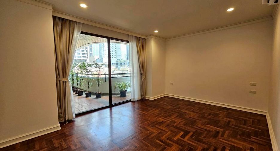 For rent 4 bedrooms condo in Khlong Toei, Bangkok