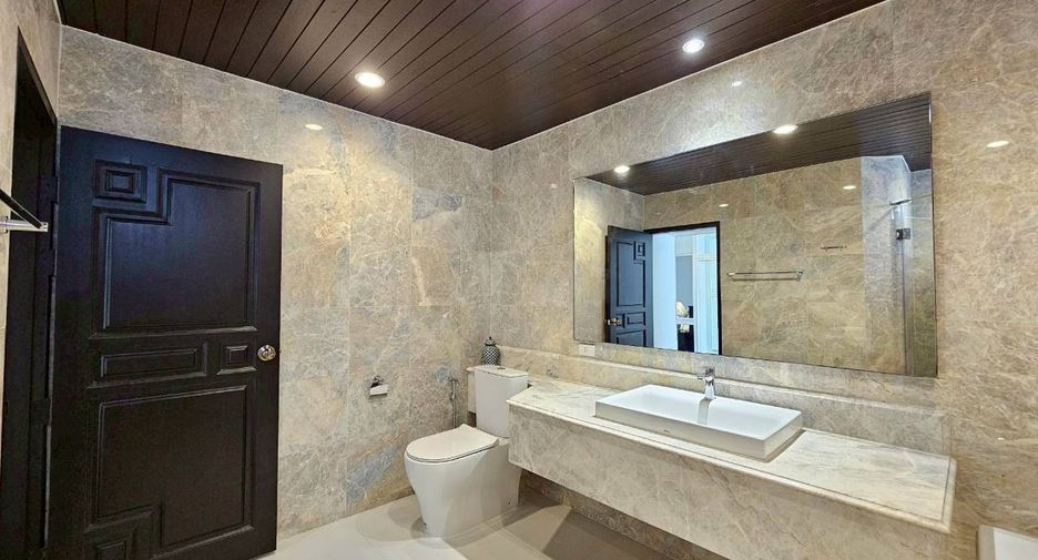For rent 4 bedrooms condo in Khlong Toei, Bangkok