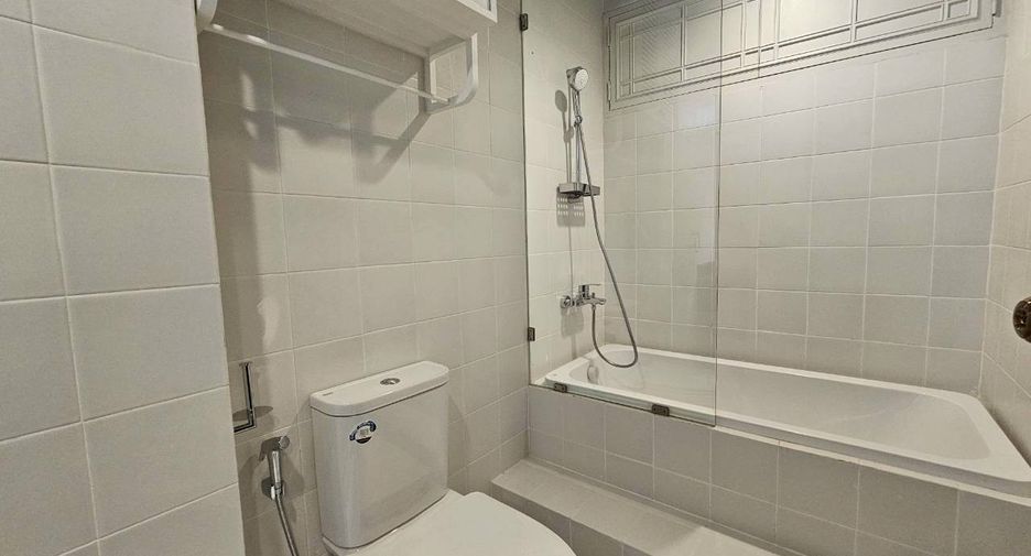 For rent 4 bedrooms condo in Khlong Toei, Bangkok