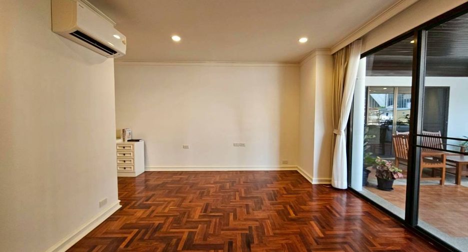 For rent 4 bedrooms condo in Khlong Toei, Bangkok