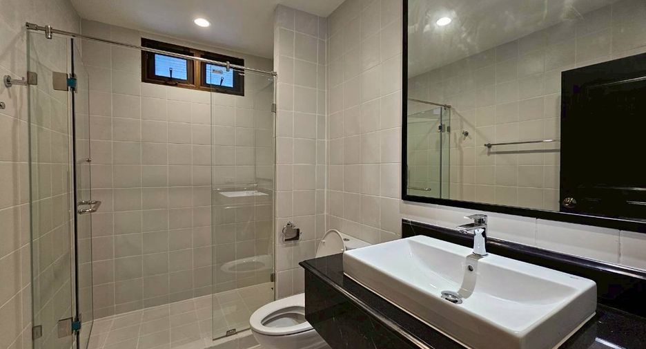 For rent 4 bedrooms condo in Khlong Toei, Bangkok