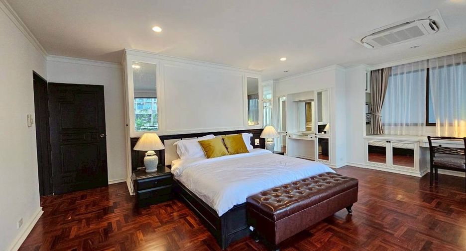For rent 4 bedrooms condo in Khlong Toei, Bangkok