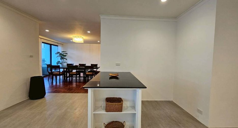For rent 4 bedrooms condo in Khlong Toei, Bangkok