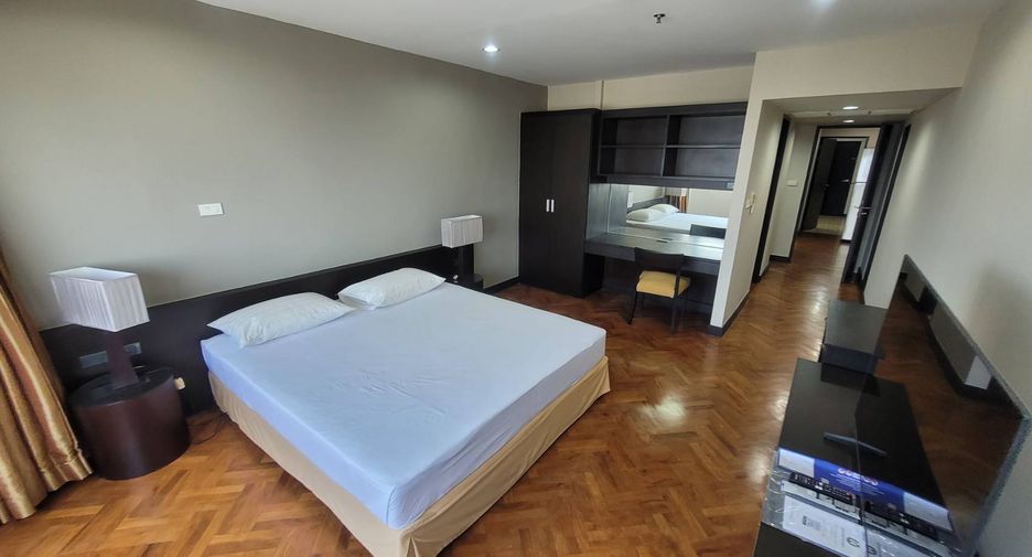 For rent 2 bedrooms condo in Khlong Toei, Bangkok