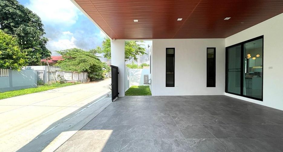 Haus zum Kauf mit 4 Zimmer in Bang Lamung, Chonburi